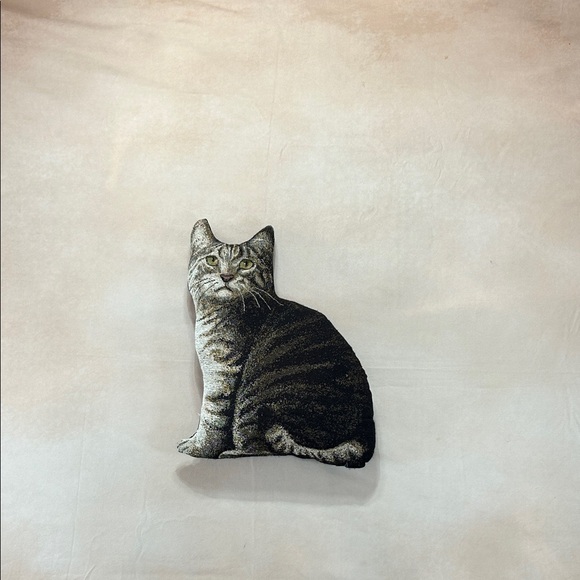 Tabby Cat pillow - Picture 1 of 5